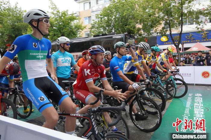 中国最北县城塔河迎来七国三百六十余名选手参