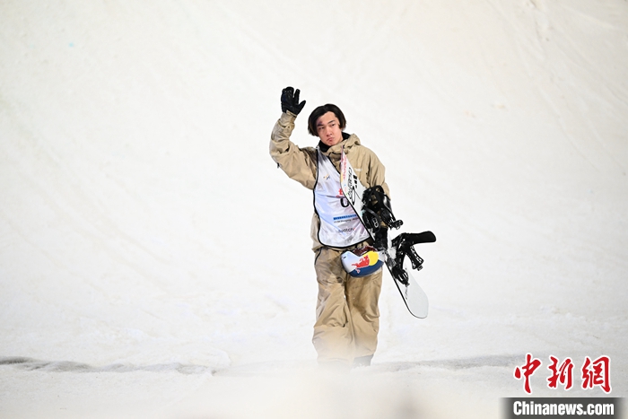 北京站大跳台世界杯：苏翊鸣失误无缘卫冕，杨