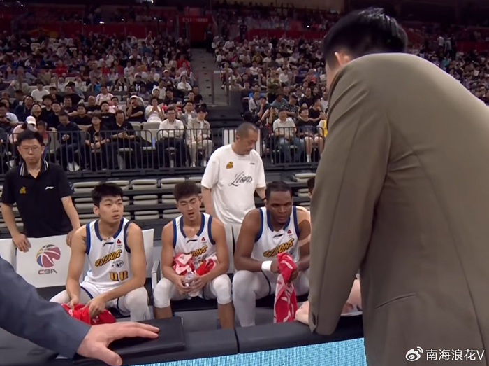 深圳队大胜广厦15分 王浩然砍32分引领进攻风暴