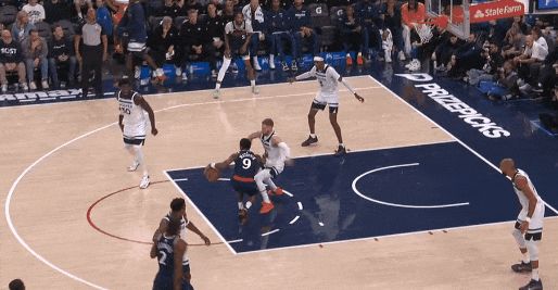 莱纳德45分强势突破戈贝尔防守压制森林狼