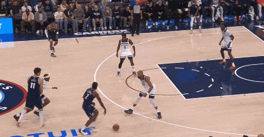 莱纳德45分强势突破戈贝尔防守压制森林狼