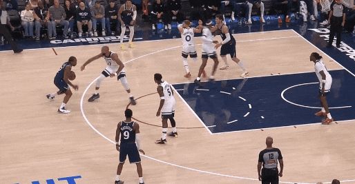 莱纳德45分强势突破戈贝尔防守压制森林狼