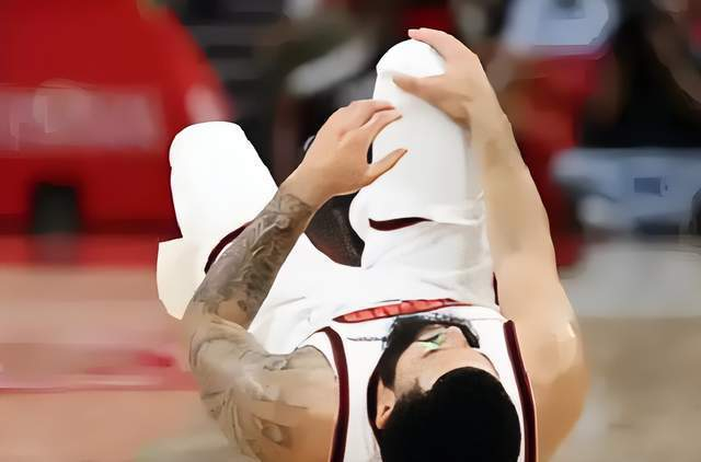 詹宁斯直指火箭短板：控卫失衡与射手乏力成隐